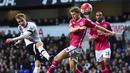 Pemain Tottenham Hotspur, Christian Eriksen (kiri) menyumbangkan satu gol saat timnya menang telak 3-0 atas  Bournemouth pada lanjutan liga Inggris pekan ke-31 di Stadion White Hart Lane, London, Minggu (20/3/2016). (AFP/Ben Stansall)