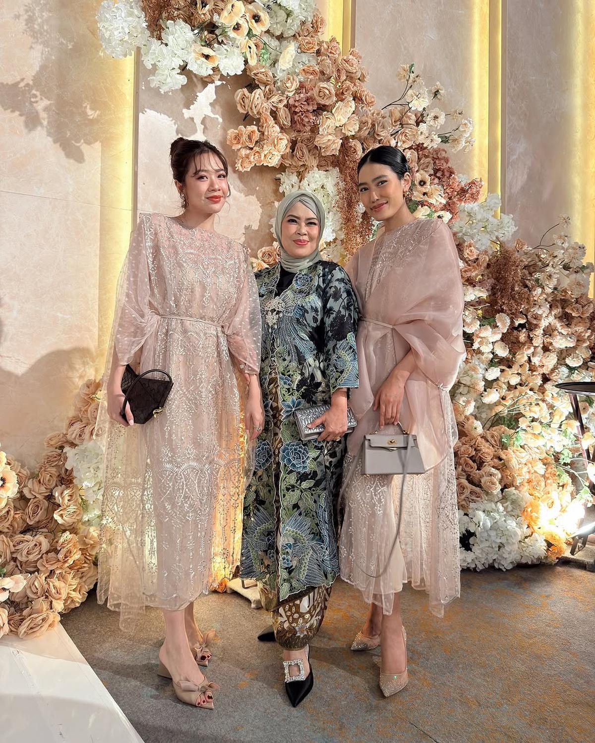 Potret Alika Islamadina Jadi Bridesmaid di Acara Pernikahan Elma Agustin, Nostalgia Nyanyikan Lagu Princess