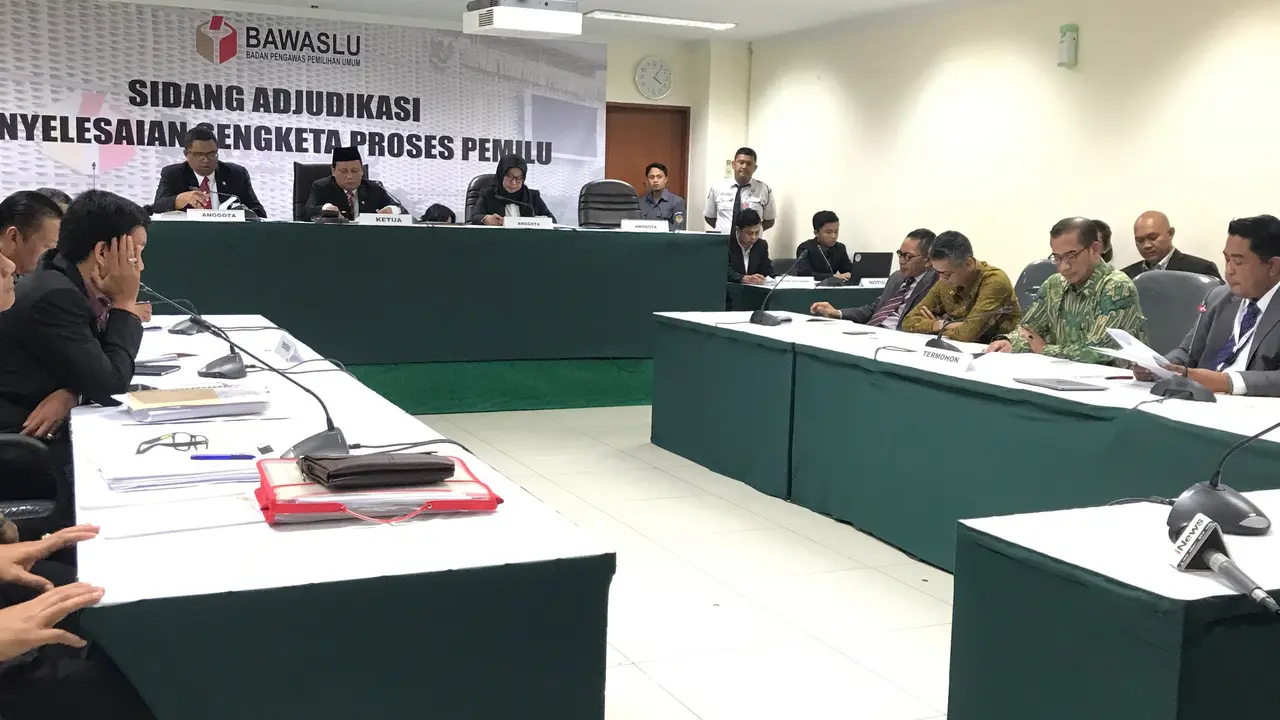 Sidang ajudikasi gugatan Partai Bulan Bintang terhadap KPU