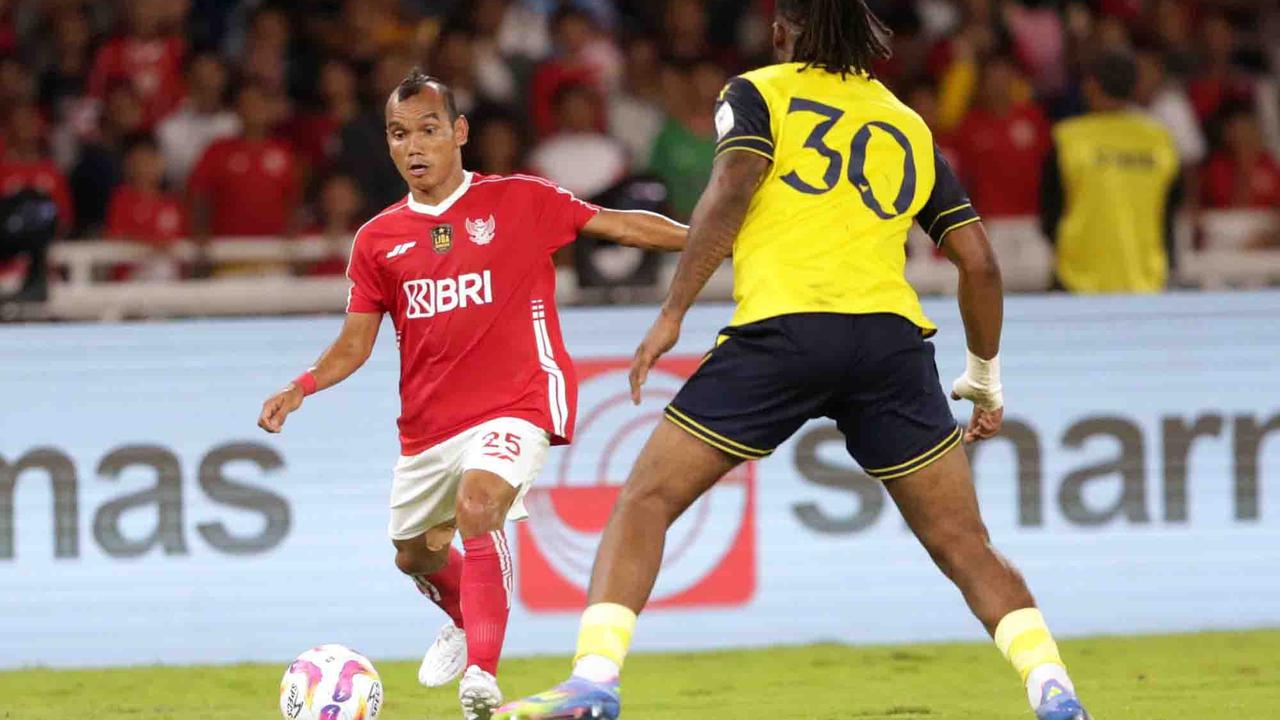 FOTO: Hujan Gol di SUGBK: Oxford United Libas Indonesia All Star 3-6 di  Laga Perdana Piala Presiden 2025