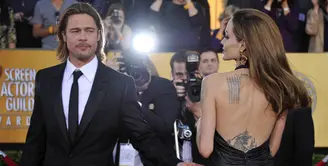 Menggugat cerai pertama kali, sekarang Angelina Jolie terima balasannya. Soal hak asuh anak, kabarnya Brad Pitt akan menjadi pemenangnya dan Jolie tak akan mendapat hak asuh penuh keenam anaknya itu. (AFP/Bintang.com)