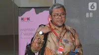 Mantan Gubernur Jawa Barat Ahmad Heryawan (Aher) tiba untuk menjalani pemeriksaan penyidik di Gedung KPK, Jakarta, Jumat (4/10/2019). Aher diperiksa sebagai saksi terkait dugaan suap kasus pemberian izin proyek Meikarta di Kabupaten Bekasi. (merdeka.com/Dwi Narwoko)