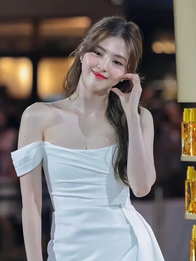6 Potret Wajah Glowing Han So Hee Hadiri Acara L’Oreal Paris di Thailand, Kecantikannya bak Dewi