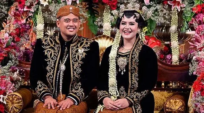 Setelah menjadi penantian panjang, akhirnya Kahiyang Ayu dan Bobby Nasution resmi menjadi sepasang suami-istri. Rabu, 8 November 2017, tepatnya pukul 09.26 WIB, kata ‘SAH’ sudah terucap untuk Kahiyang dan Bobby. (Instagram/iyummakeover)