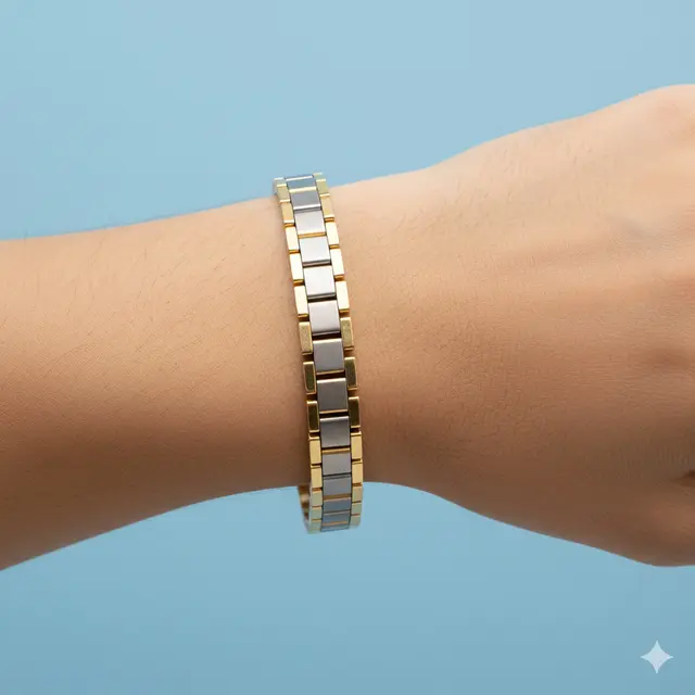 Model Gelang Rantai Emas Kombinasi Titanium untuk Gaya Modern. Gemini