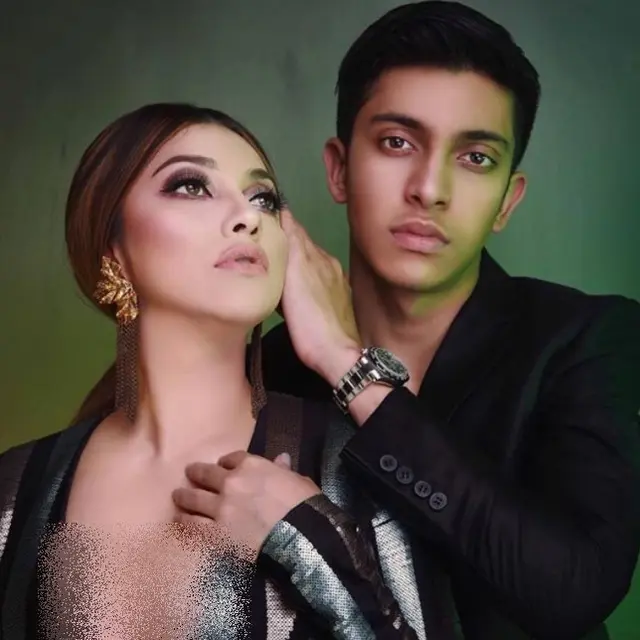 6 Potret Artis Tanah Air Bareng Anak Tunggal Laki-Lakinya, Bak Kakak Adik