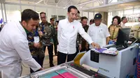 Presiden Jokowi meresmikan fasilitas produksi rayon dan benang terintegrasi PT Asia Pacific Rayon di Pangkalan Kerinci, Kabupaten Pelalawan Riau, Jumat (21/2/2020). (Biro Pers Setpres)