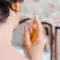 Bahaya Menyemprotkan Parfum di Leher, Benarkah Bisa Ganggu Tiroid?