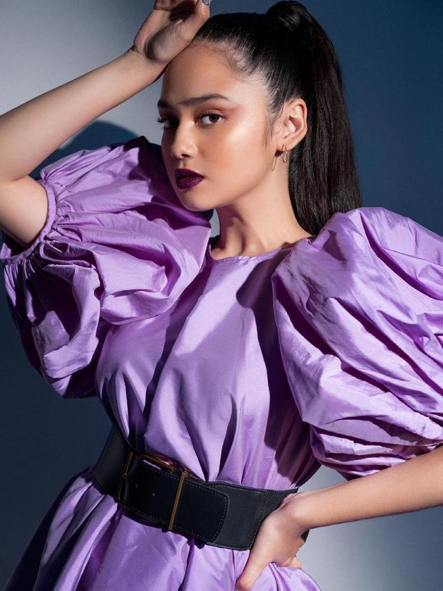 Gaya Syifa Hadju Dalam Pemotretan Bertajuk 'Violet Poison', Tampil Menawan. (Sumber: Instagram/winstongomez)