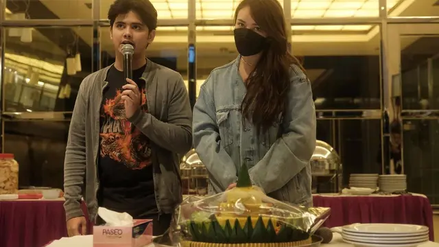 Potret akrab Aliando Syarief dan Amanda Manopo saat syukuran film Indigo (Foto: Instagram hitmakestudios/mandaskatic.id_new)