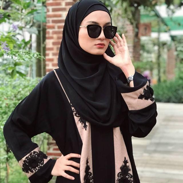 6 Potret Jihan Salsabila, Istri Ustaz Syam Elmarusy yang Memesona