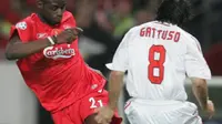 Momen saat Djimi Traore dimainkan Liverpool di laga final Liga Champions 2004/2005 melawan AC Milan. (Bleacher Report)