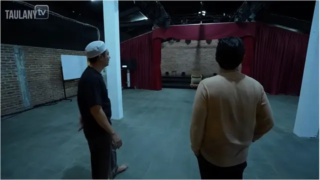 12 Potret Kantor Baru Baim Wong, Berkonsep Industrial Lengkap dengan Waterboom