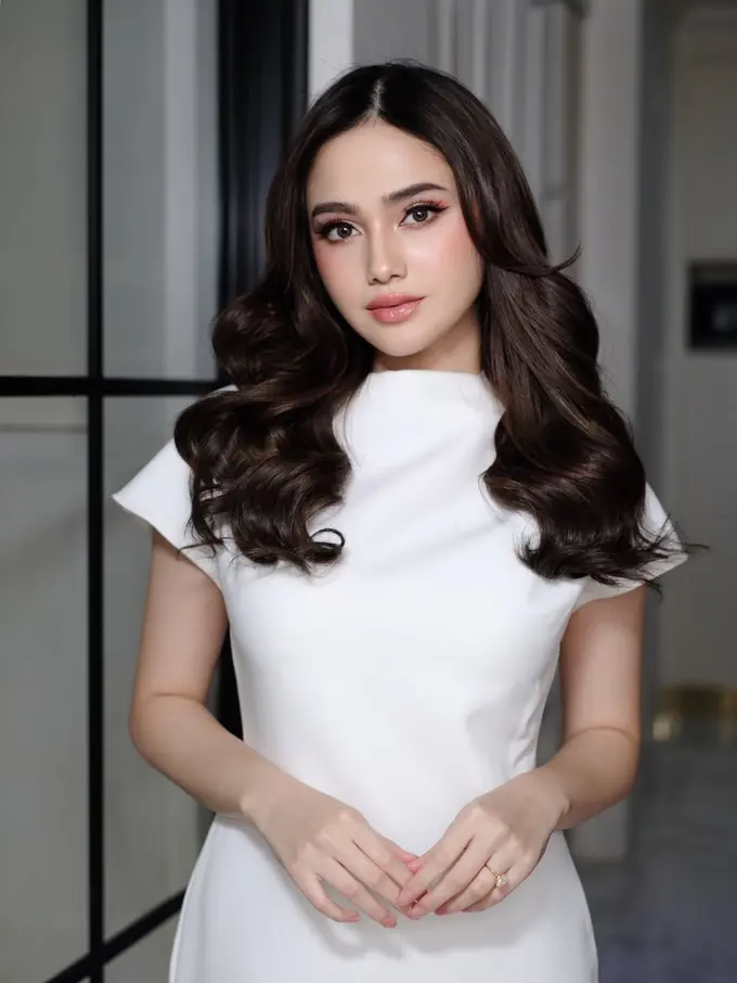 Sebentar Lagi Jadi Istri El Rumi, Pesona Bride-to-Be Syifa Hadju Saat Bridal Shower Dipulas Makeup Flawless Bikin Pangling