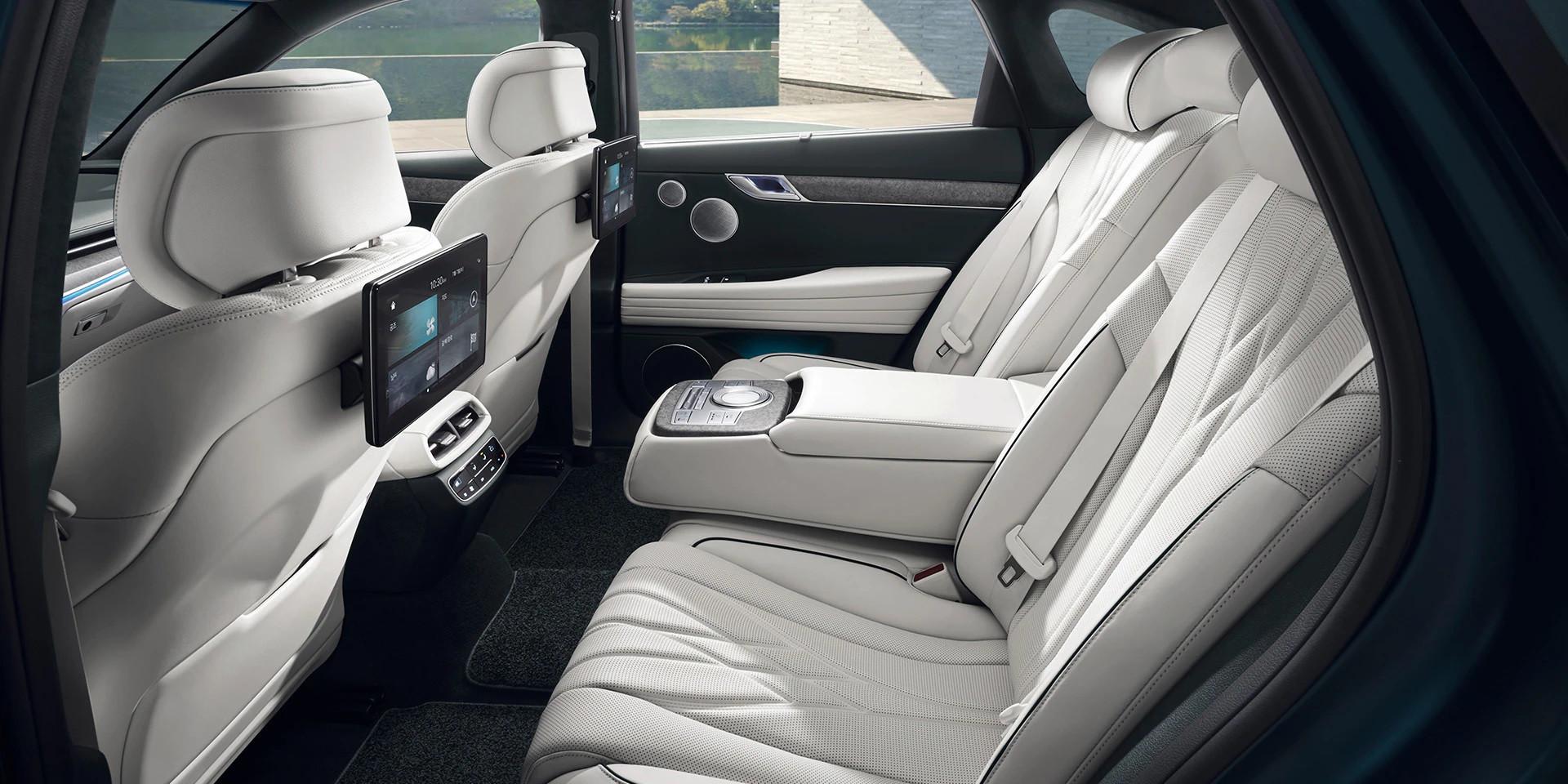 Interior belakang Genesis Electrified G80 (genesis.com)
