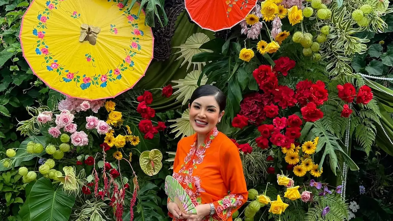 Nindy Ayunda Tampil Anggun dengan Kebaya Peranakan di Perayaan Ultah Sahabat