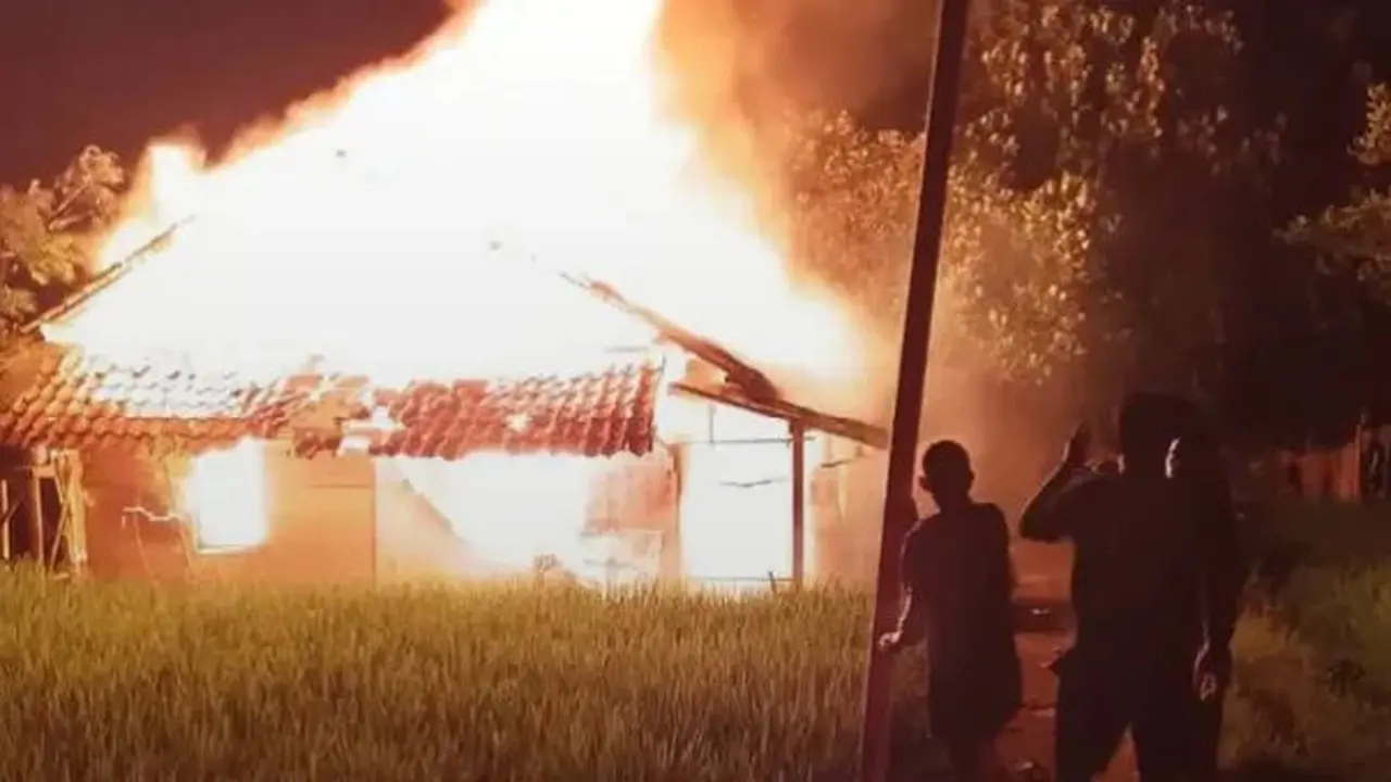 Tragedi Rumah Panggung di Sukabumi Hangus Terbakar, Tiga Bocah Tewas Terjebak Api
