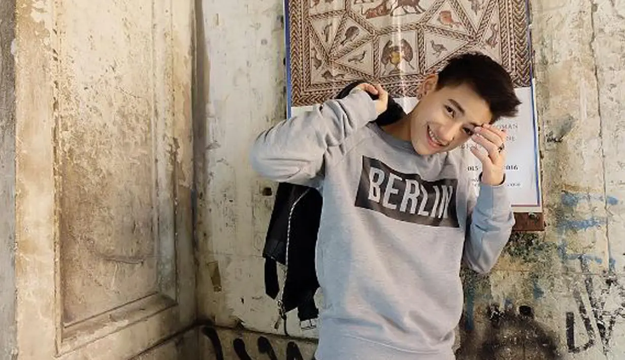 Selain itu, Phuwaryne Keenan kabarnya sudah didapuk menjadi merek ambasador untuk produk pakaian tomboy di Thailand. (instagram.com/zeezeez)