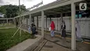 Warga berjalan di kawasan integrasi terpadu Stasiun Manggarai, Jakarta, Senin (10/1/2022). Nantinya, Stasiun Manggarai akan diintegrasikan sebagai kawasan Transit Oriented Development (TOD) agar pergerakan masyarakat lebih efektif dan efisien. (Liputan6.com/Faizal Fanani)