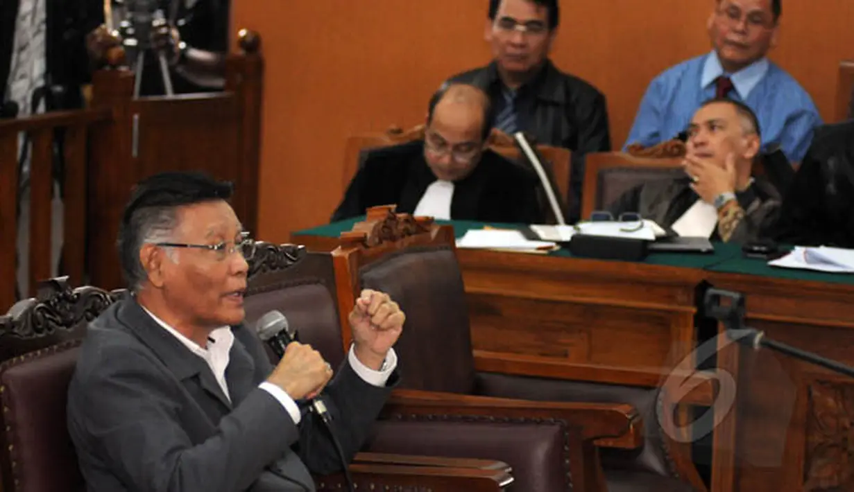 Sidang lanjutan praperadilan BG terhadap KPK kembali digelar di Pengadilan Negeri Jakarta Selatan, Rabu (11/2/2015). Tampak, Prof Romli Atmasasmita saat menjadi saksi pada sidang lanjutan praperadilan BG terhadap KPK. (Liputan6.com/Helmi Fithriansyah)