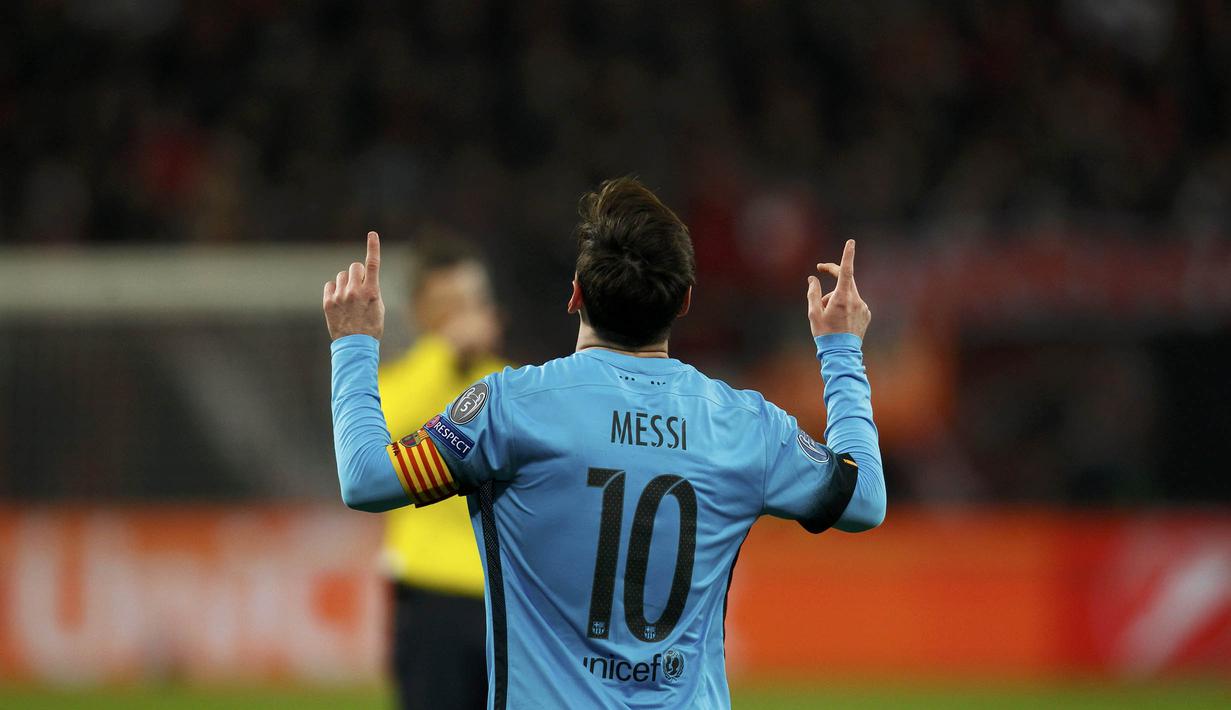 Pemain Bintang FC Barcelona, Lionel Messi merayakan golnya ke gawang Bayer Laverkusen pada leg kedua grup E Liga Champions di Stadion BayArena, Laverkusen, Jerman, Kamis (10/12/2015) dini hari WIB. (REUTERS/Ina Fassbender)