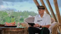 Program LIVE Ngobrol Bareng Mas Menteri (NGANTRI) 2.0 merupakan acara bincang-bincang Menparekraf bersama Key Opinion Leaders (KOL) untuk mendiskusikan seputar parekraf Indonesia. Kali ini Mas Menteri bincang-bincang dengan Anggita Butarbutar atau yang akrab dipanggil Gita Bhebhita seorang penyiar radio dan Niluh Djelantik, tokoh masyarakat yang juga influencer.