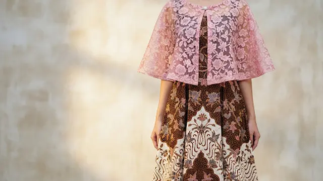 Cape Batik Brokat Model A-Line Simpel dan Elegan