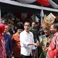 Presiden RI Joko Widodo bersama Menteri Pariwisata Arief Yahya dalam gelaran pamungkas Jember Faashion Carnaval (JFC) 2017. Foto: Kemenpar.
