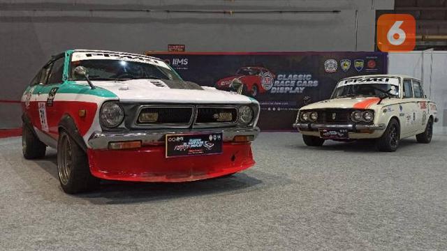 Datsun dan Toyota Corona yang dipakai di balap ISSOM (Fahmi/Liputan6)
