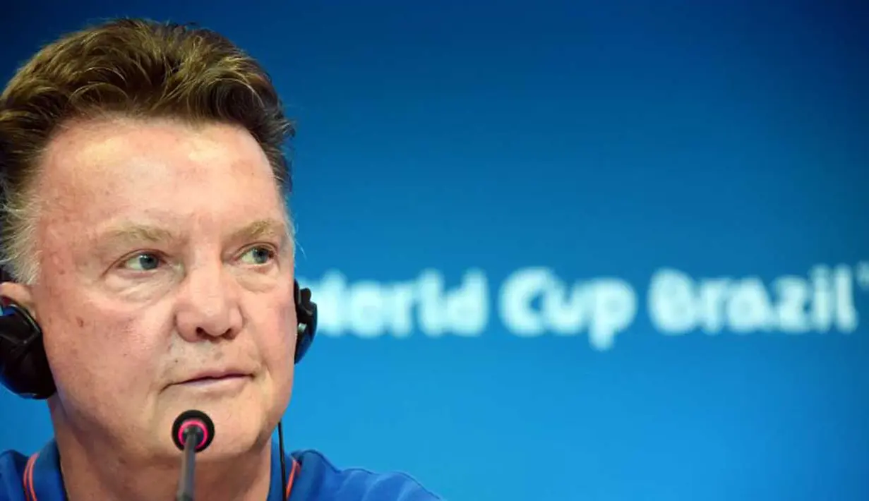  Louis van Gaal mengakui bahwa sepak bola Spanyol telah mampu mengkombinasikan teknik dan fisik dengan sangat baik. Tapi bukan tak mungkin untuk bisa dikalahkan, Brasil, Jumat (13/6/2014) (AFP Photo/LLUIS GENE).