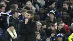 Pelatih Middlesbrough, Michael Carrick, mengamati permainan anak asuhnya dalam laga leg kedua semifinal Carabao Cup 2023/2024 yang digelar di Stamford Bridge, Rabu (24/1/2024). (AP Photo/Kin Cheung)