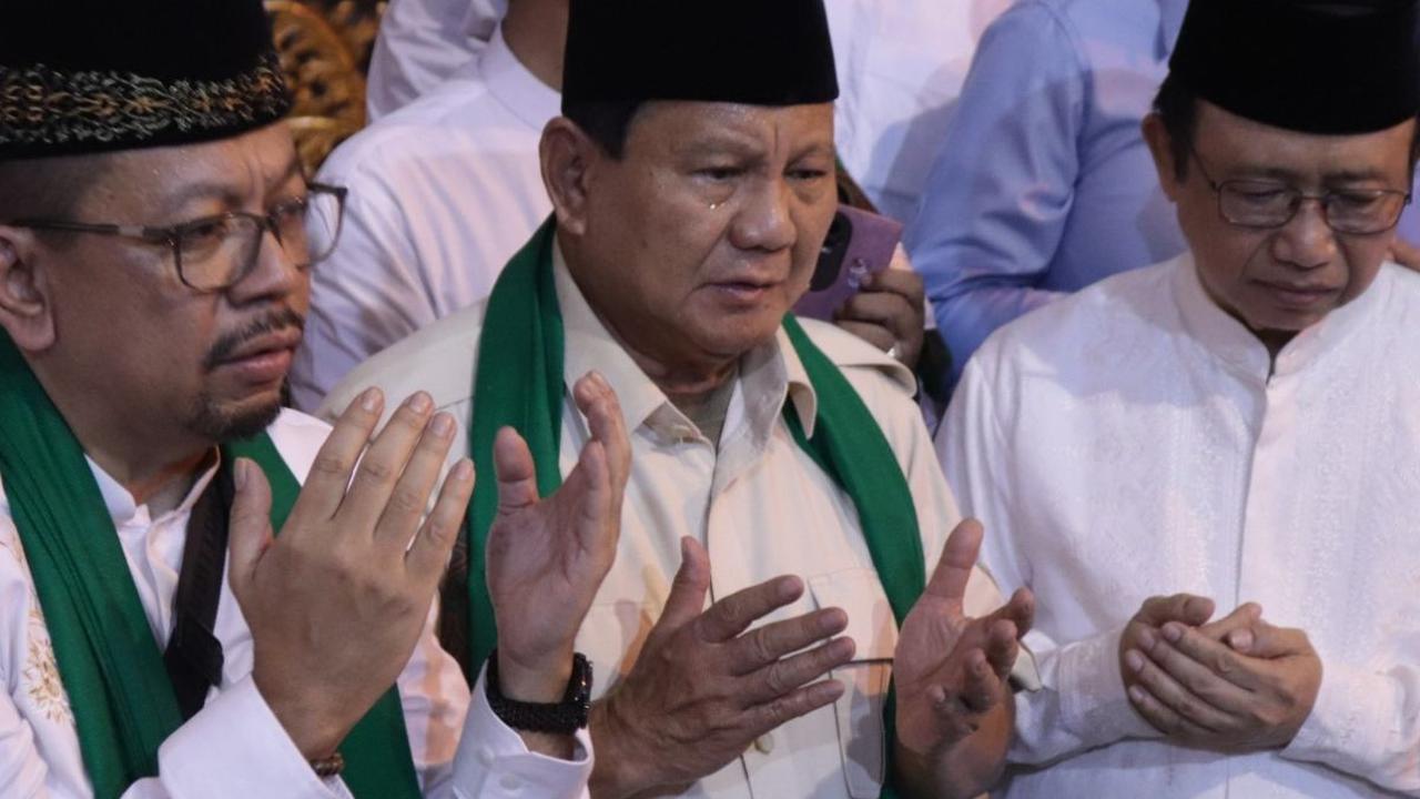 Capres nomor urut 2, Prabowo Subianto menghadiri kegiatan Silaturahmi Nasional (Silatnas) Umat dan Ulama Jaringan Santri Indonesia (JSI) di Pondok Pesantren IGM Al Ihsaniyah, Kecamatan Gandus, Palembang Sumatera Selatan, pada Selasa (9/1/2024).