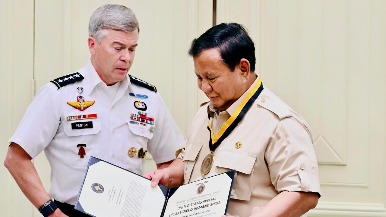 VIDEO: Hormat Prabowo ke Jenderal AS, Terima Medali Kehormatan Komando Operasi Khusus AS