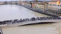 Dinding Bangunan Kuno 30 Meter Roboh, Italia Siaga Banjir