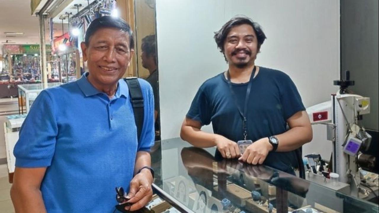 Gaya Santai Wiranto