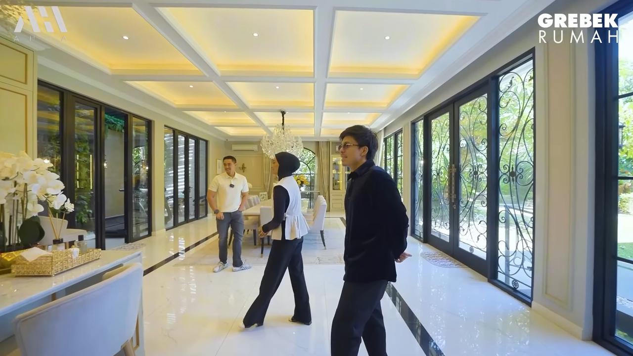5 Potret Dapur di Istana Megah Putri Zulhas & Zumi Zola, Seluas Lapangan Sepakbola & Mewah dengan Sentuhan Emas