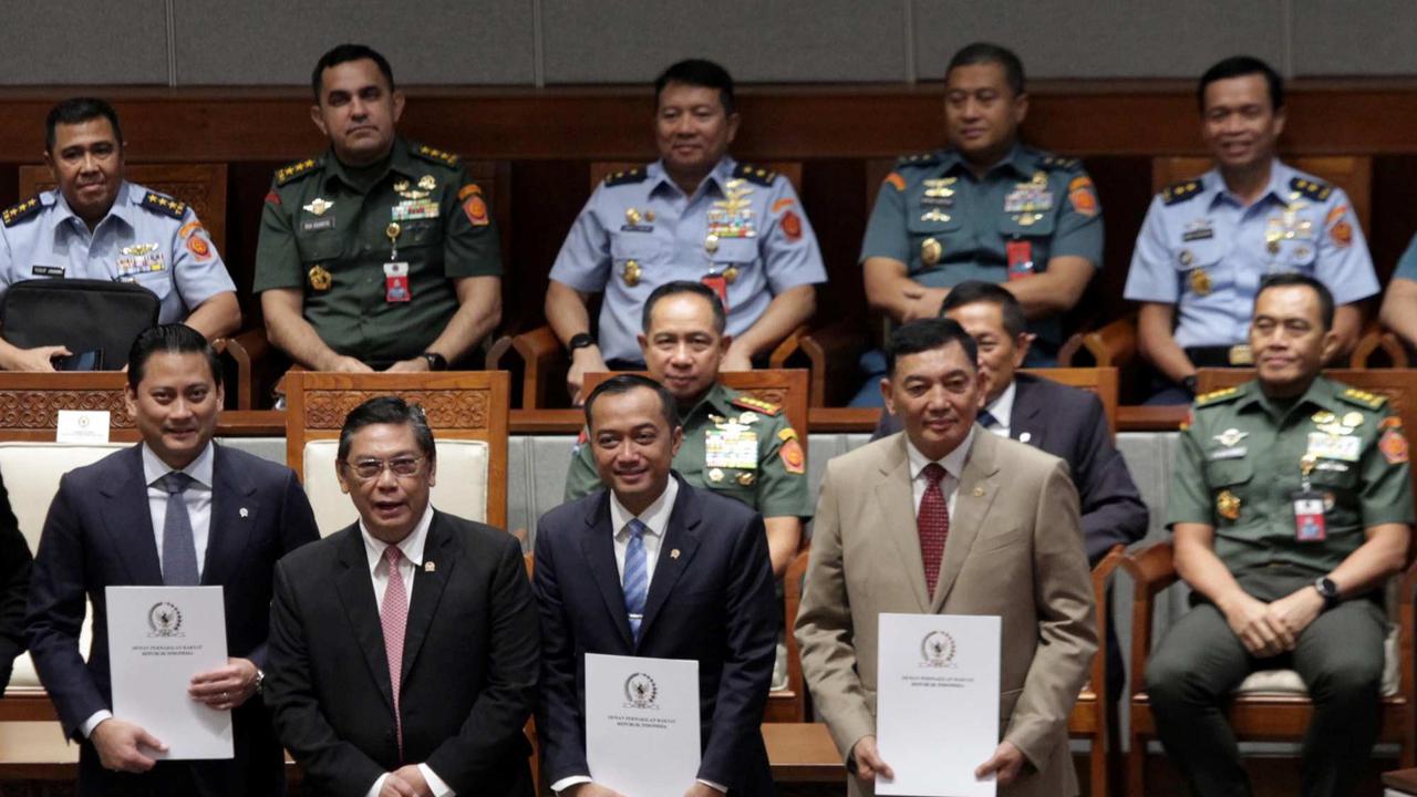 DPR Sahkan UU TNI