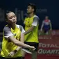 Ganda campuran Indonesia, Tontowi Ahmad / Winny Kandow, usai dikalahkan Chan Peng Soon / Goh Liu Ying, pada Indonesia Open 2019 di Istora Senayan, Jumat (19/7). Tontowi / Winny kalah 11-21, 21-14 dan 14-21. (Bola.com/Yoppy Renato)