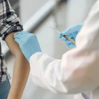 Jumlah total vaksin yang sudah disuntikkan sangat tinggi, berbagai negara sudah siap untuk mencabut protokol COVID-19. (pexels.com/Gustavo Fring)