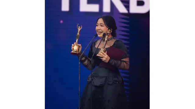 Potret Bernadya Borong Piala AMI Awards