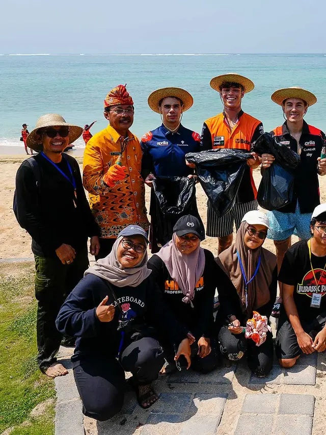 Bersih-Bersih Pantai, 6 Pebalap MotoGP Jadi Warlok Lombok dengan Tampilan Santai