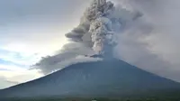 Gunung Agung berpotensi meletus, saat ini statusnya meningkat ke Level IV atau tertinggi, menandakan erupsi kemungkinan besar akan terjadi.