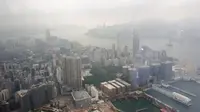 Sky100 berada di lantai 100 gedung tertinggi di Hong Kong, International Commerce Centre (ICC) yang berlokasi di 1 Austin Road West, Kowloon. (Liputan6.com/ Eka Laili Roshida)