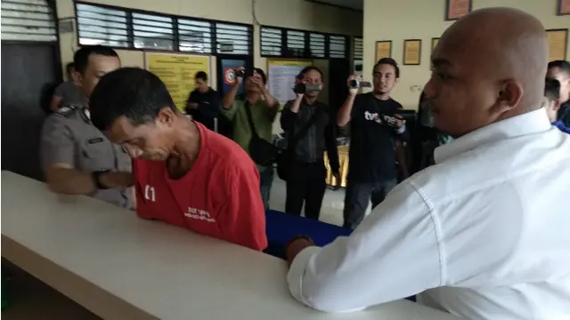 Pria Lansia Nekat Cabuli Anak Ingusan di Depan Orangtuanya