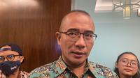 Ketua Komisi Pemilihan Umum (KPU) Hasyim Asy'ari dalam jumpa pers terkait peninjauan kegiatan verifikasi administrasi dokumen Bakal Calon Anggota DPR untuk Pemilu Tahun 2024 oleh Bawaslu dan DKPP di di Hotel Gran Melia Jakarta, Senin (29/5/2023). (Liputan6.com/Muhammad Radityo Priyasmoro)