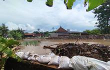 Warga Golantepus Kudus Gotong Royong Tangani Tanggul Jebol, Ribuan Rumah Terdampak Banjir