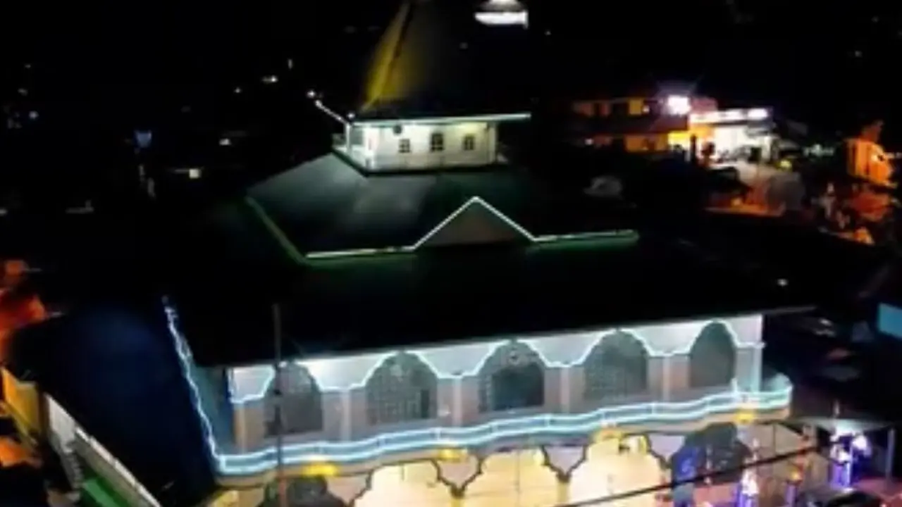 6 Fakta Menarik Masjid Batu Merah yang Jadi Tempat Buya Hamka