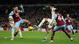 Tottenham Hotspur sukses mengalahkan Burnley dengan skor 1-0 dalam laga putaran ketiga Piala FA 2023/2024. (AP Photo/Ian Walton)