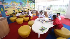 Siswa Sekolah Dasar (SD) membaca buku di ruang baca Perpustakaan Nasional (Perpusnas), Jakarta, Selasa (18/2/2020). Selain megah dan memiliki koleksi lengkap, Perpusnas juga menyediakan ruangan perpustakaan untuk anak-anak, layanan untuk penyandang disabilitas dan lansia. (Liputan6.com/Angga Yuniar)