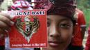 Seorang fans cilik Brigaz Bali memperlihatkan identitasnya saat berada di Stadion Patriot, Bekasi, (21/5/2017). (Bola.coom/Nicklas Hanoatubun) 